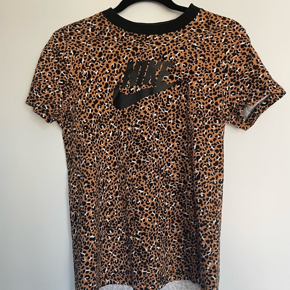 Nike Leopard Relax Fit Shirt